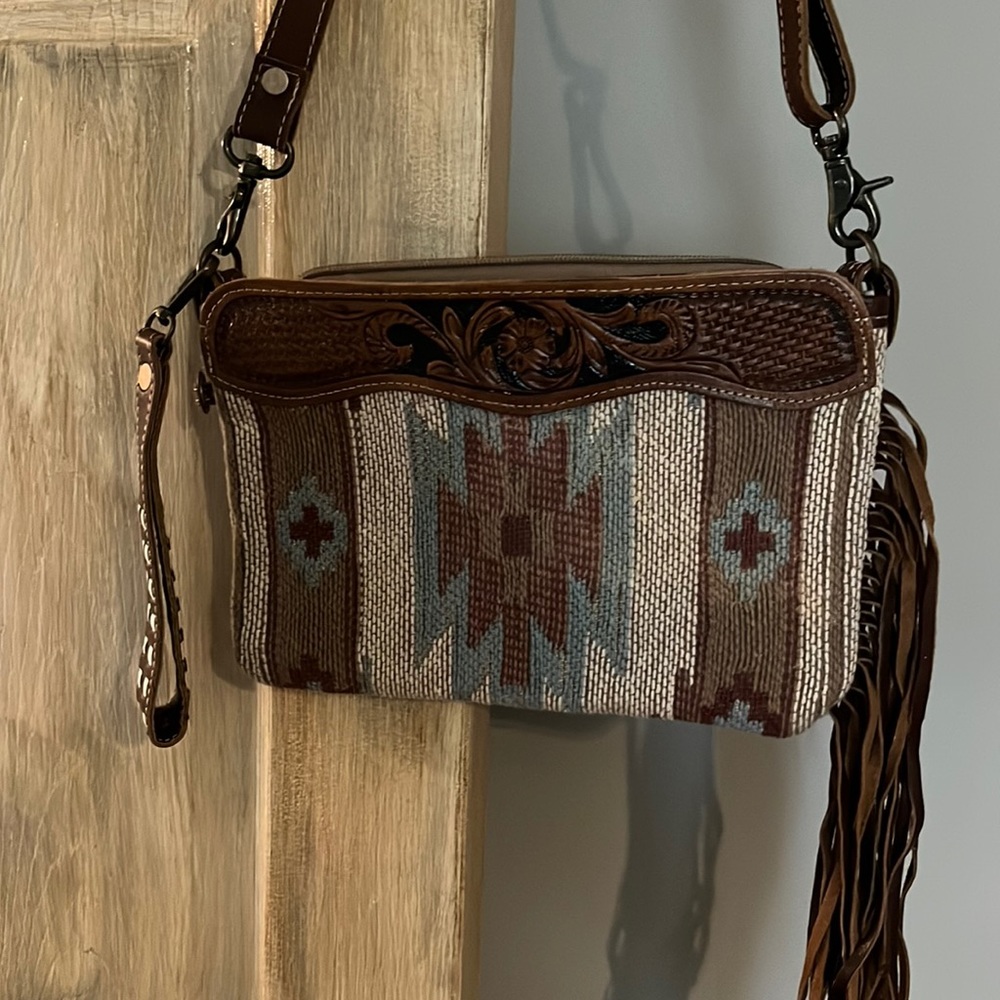 Myra crossbody wristlet